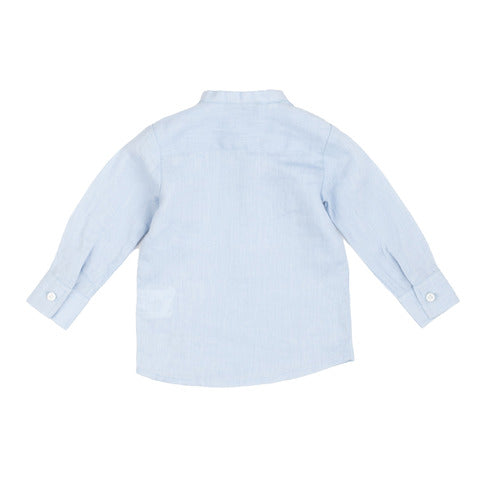 Camicia azzurra vista posteriore con abbottonatura e maniche lunghe