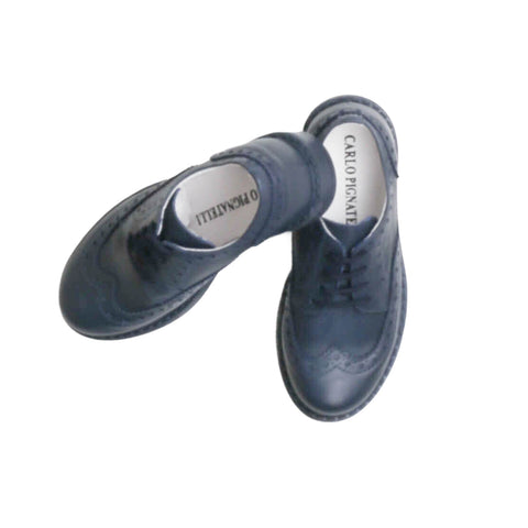 Scarpe Inglesina blu bambino, vista frontale con lacci e punta arrotondata